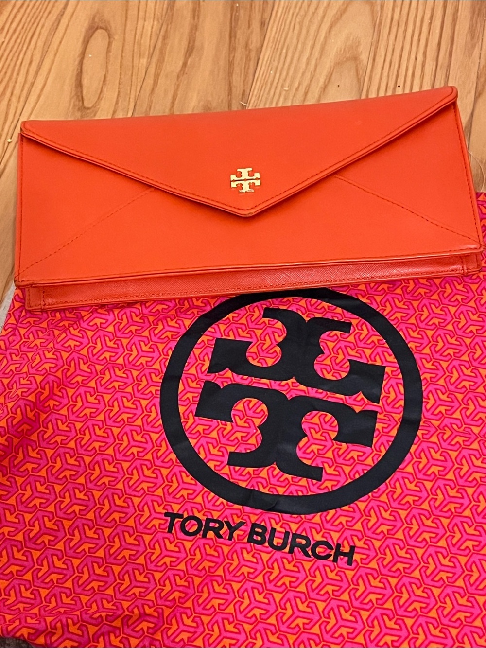 100 % Authentic Orange Leather Tory Burch 2 in 1 Shoulder Bsg & Clutch -Like New